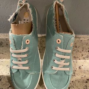 Vionic Beach Sneaker (Turquoise)